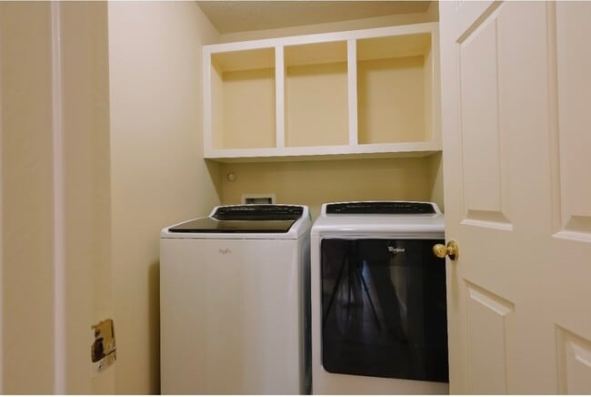 Building Photo - 6723 Green Sage Dr