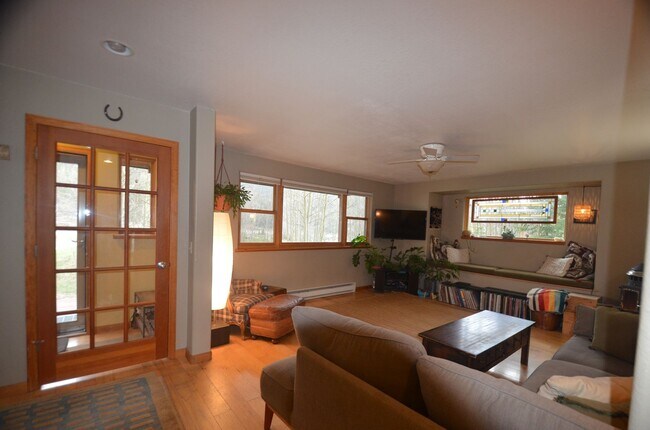 Building Photo - Placer Valley! 3bed/2.5 bath! Garage! 20 m...