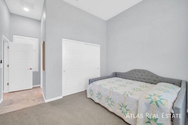 Building Photo - 16961 W Holly St