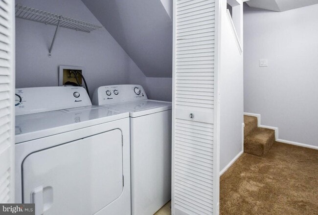 Building Photo - 915 Westlake Dr