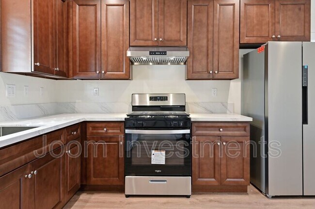 Building Photo - 9546 W Live Oak Ave