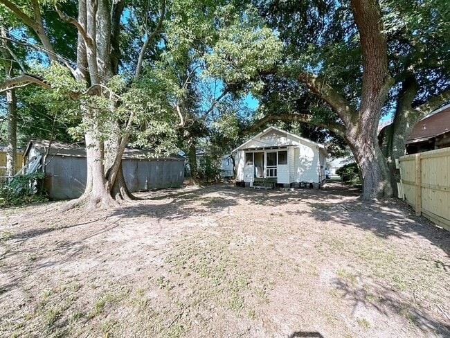 Building Photo - 1 Bedroom Duplex In Capital Heights