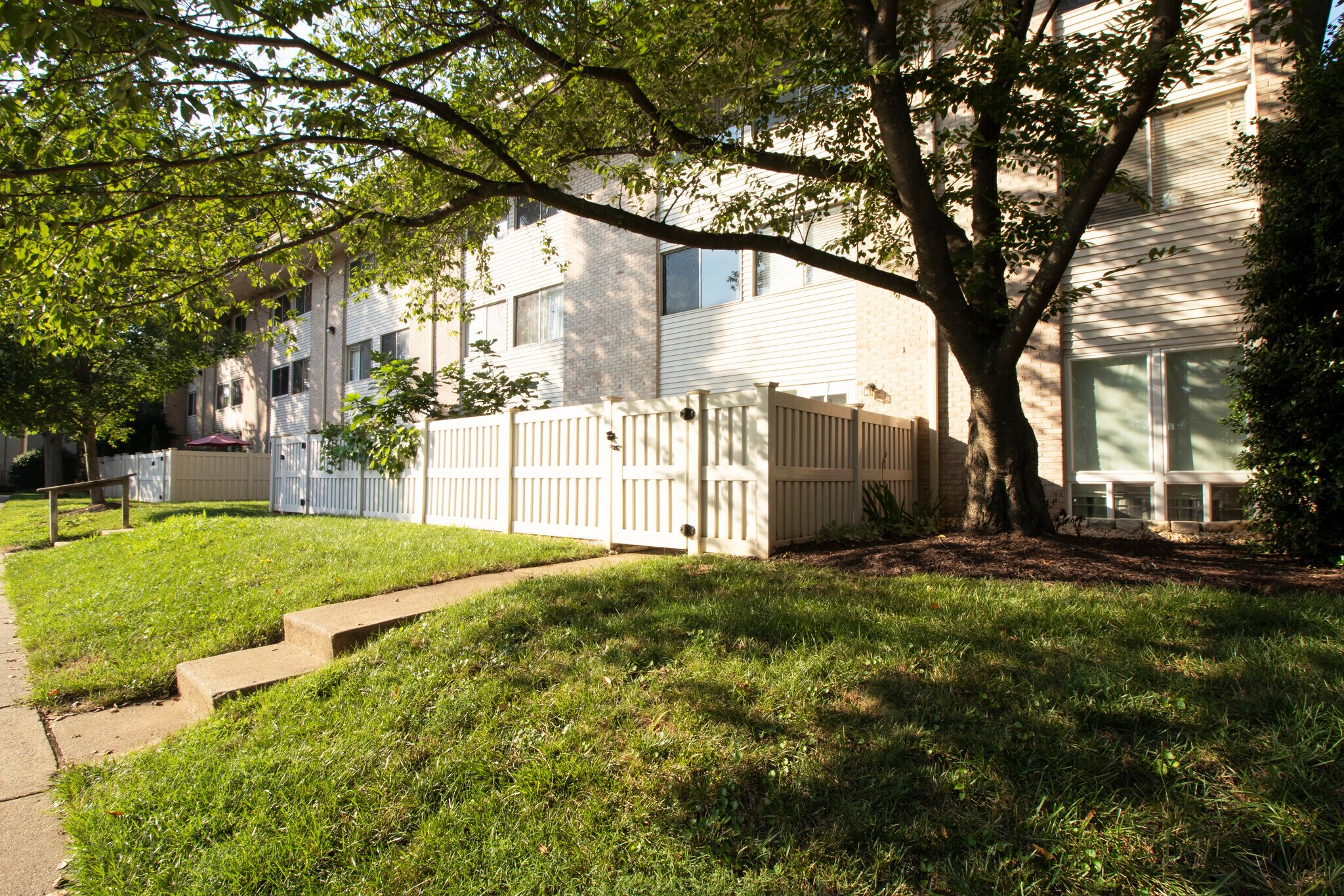 Building Photo - 104 Birch St