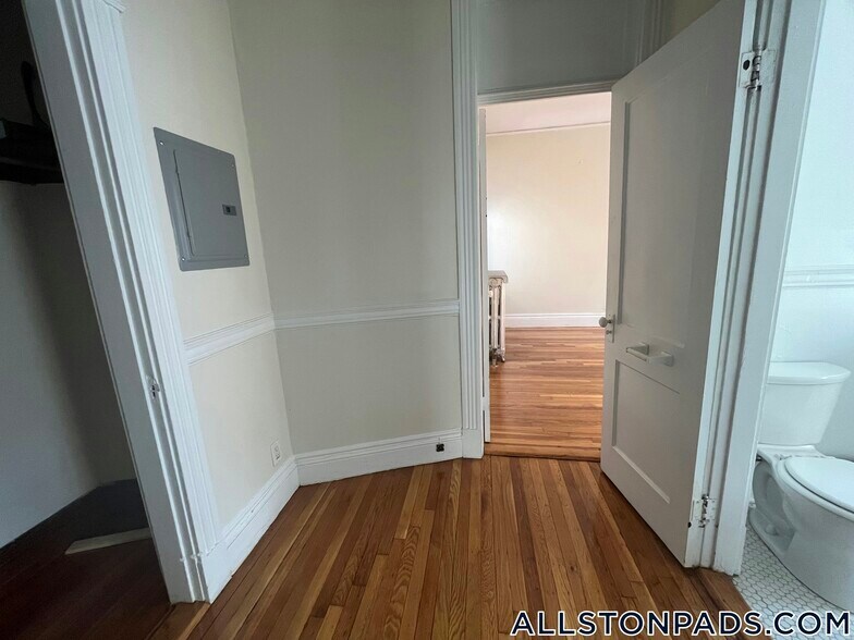 Building Photo - 5 Walbridge St