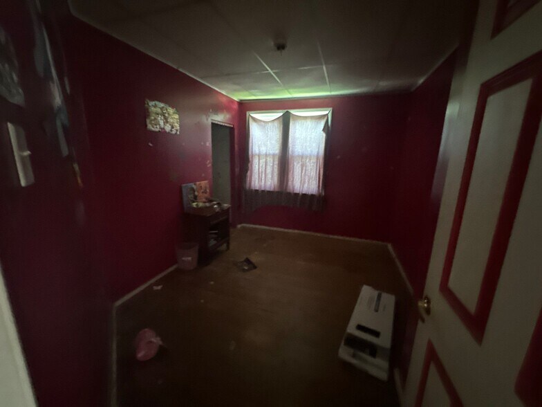 Building Photo - 805 S Hickory St