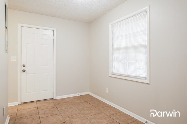 Building Photo - 4513 Merrimac Ave