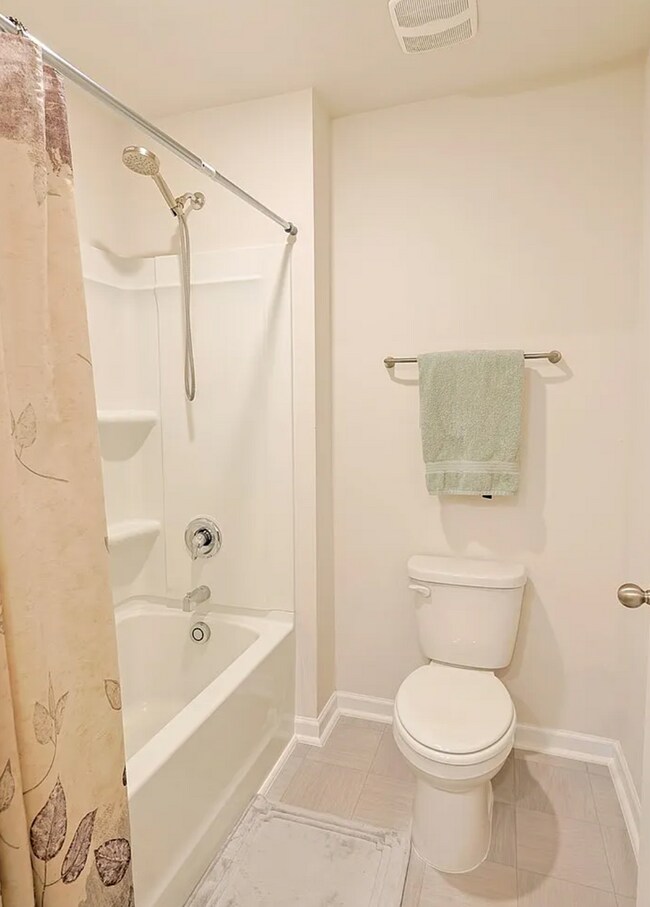 Building Photo - Beautiful 5 Bedroom, 3 Bath Home- New to Rental Market- Short Commute to Ft. Bragg