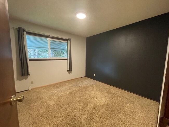 Building Photo - 3020 W Shasta Ave