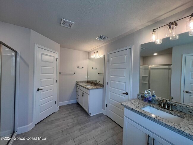 Building Photo - 8752 Waterstone Blvd