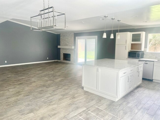 Building Photo - Pet friendly 4 bedroom Orcutt House