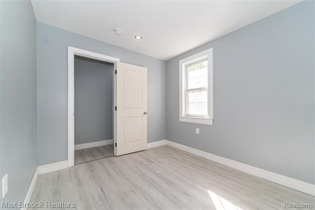 Building Photo - 9327 Schaefer Hwy