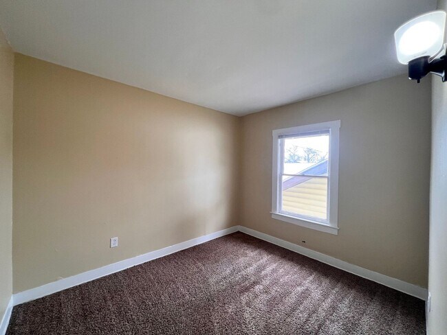 Building Photo - 1947 Sussex Pl