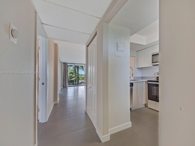 Building Photo - 108 Royal Pk Dr