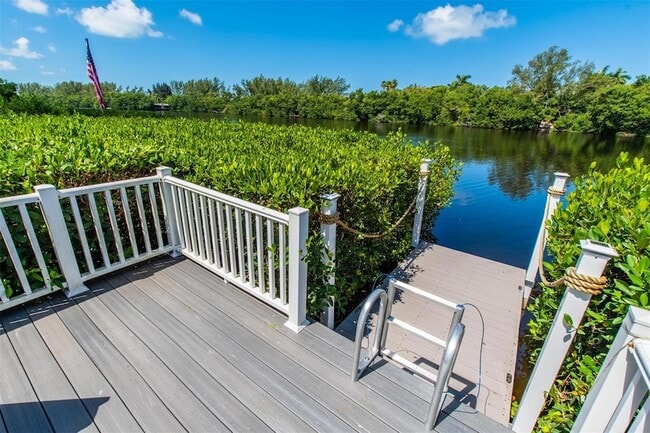 Building Photo - 8302 Midnight Pass Rd