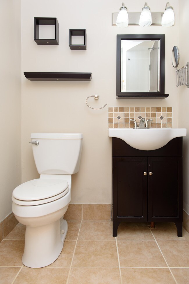 Building Photo - 280 Bridgewater Rd