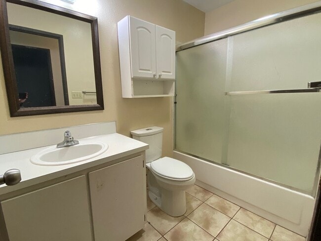 Building Photo - Application Pending - 3 Bedroom Condo for Rent - Hood River