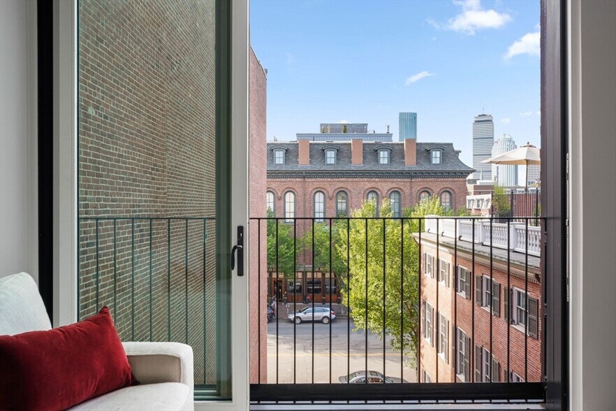 Building Photo - 7 E Springfield St