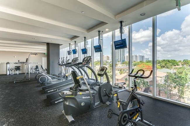 Building Photo - 600 NE 27th St