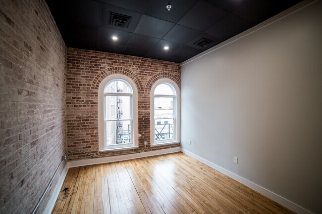 Building Photo - 22 State St