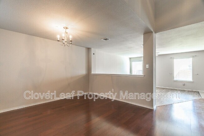 Building Photo - 104 Rattlesnake Way