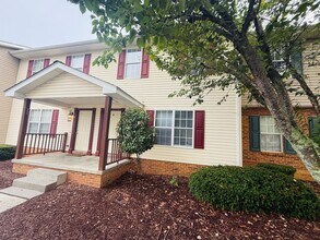 Building Photo - 882 Patrick Henry Dr