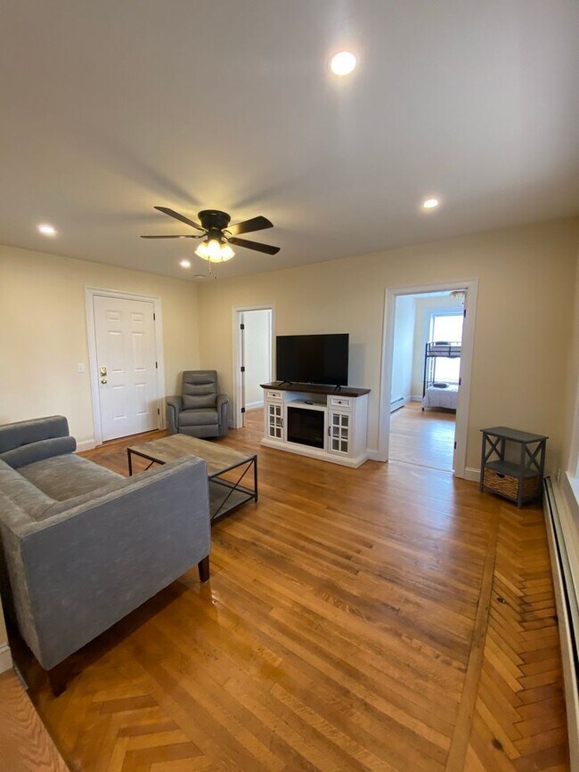 Building Photo - 416 Pearl St