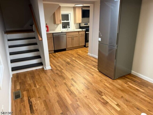 Building Photo - 396 Rea Ave