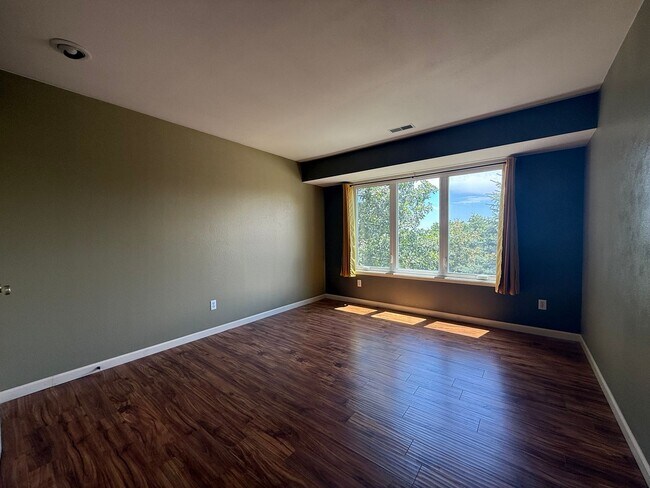 Building Photo - 5BD/4BA/3 car garage w Flat Yard Cheyenne ...