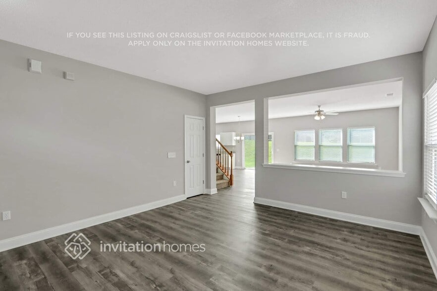 Building Photo - 13645 Coram Pl