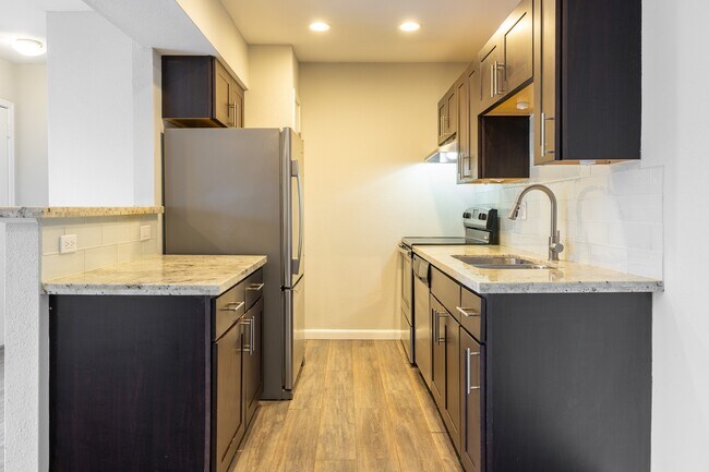 Building Photo - 2750 Holly Hall St