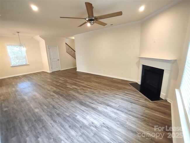 Building Photo - 7135 Thornrose Dr