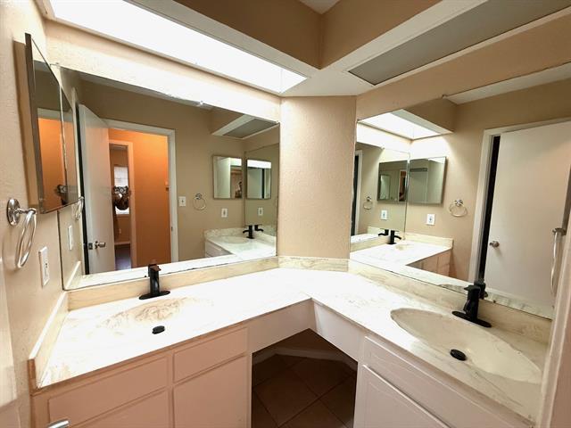 Building Photo - 2705 Tanglewood Dr