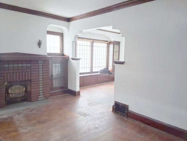 Building Photo - 4 BED, 1 BATH BEAUTIFUL SINGLE-FAMILY HOME IN CLEVELAND!