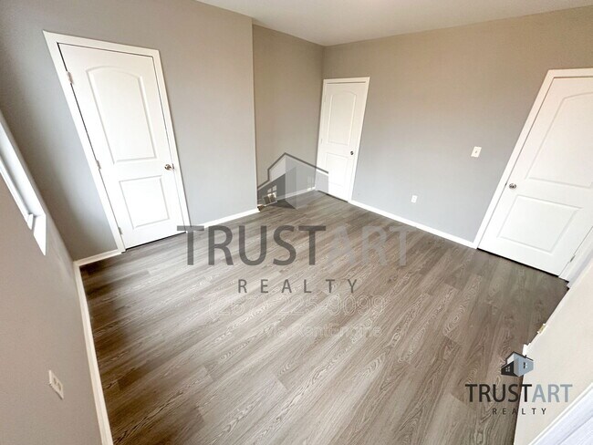 Building Photo - 330 N 53rd St