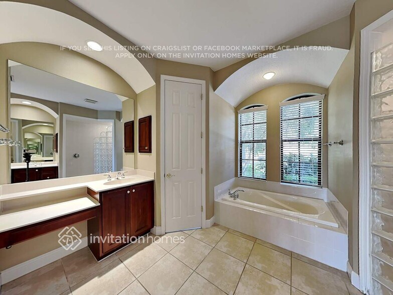Building Photo - 4684 Tuscana Dr