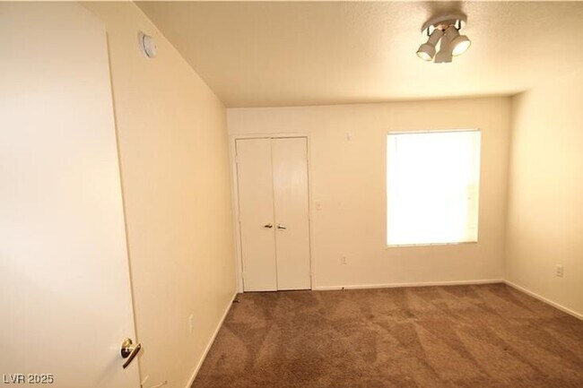 Building Photo - 555 E Silverado Ranch Blvd