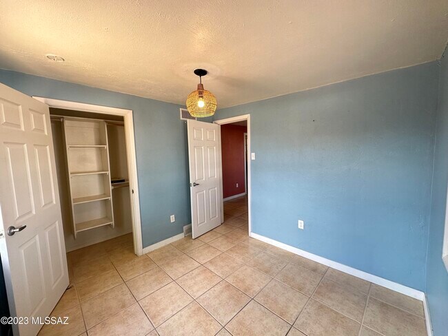 Building Photo - 2208 N Rita Ave