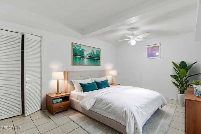 Building Photo - 2515 Arizona Ave