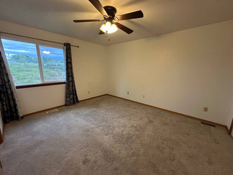 Building Photo - 102 Comanche Ct