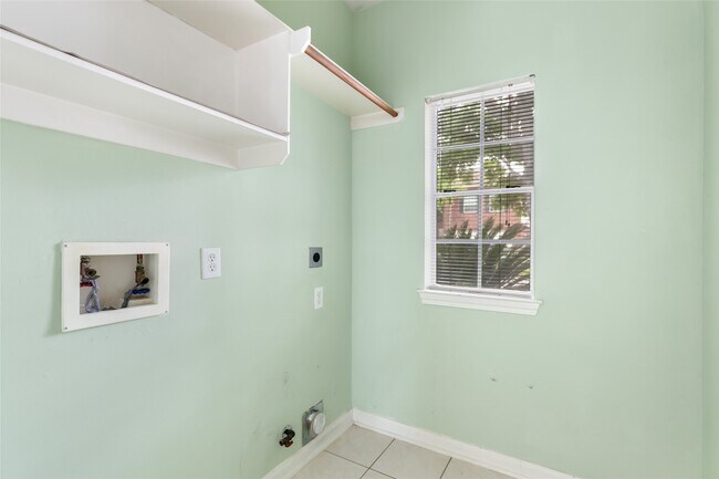 Building Photo - 18418 Hot Creek Ct