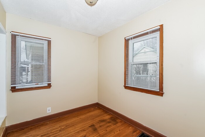 Building Photo - 106 9th Ave N