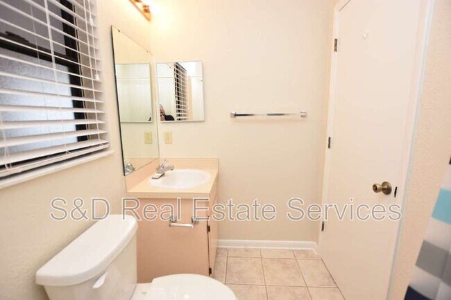 Building Photo - 2210 Harbor Town Ln
