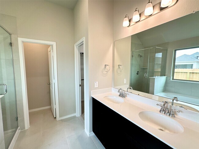 Building Photo - 3274 Old Ironwood Dr
