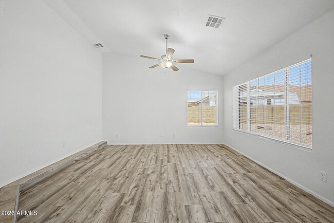 Building Photo - 7637 W North Ln