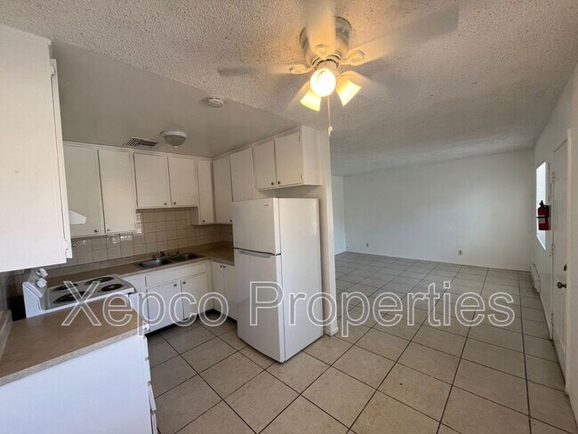 Building Photo - 556 E Chuckwalla Rd