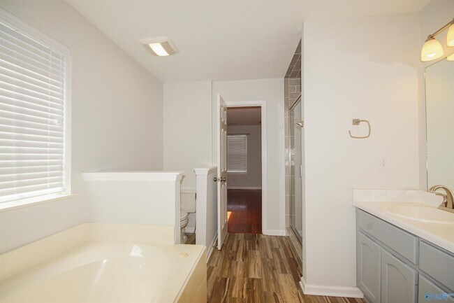 Building Photo - 145 Brass Oak Dr