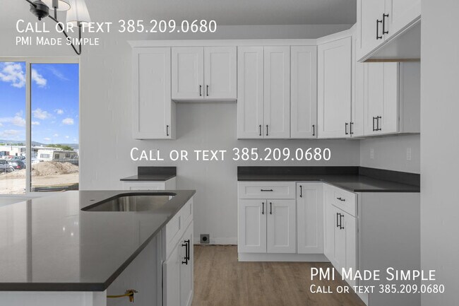 Building Photo - 65 1320