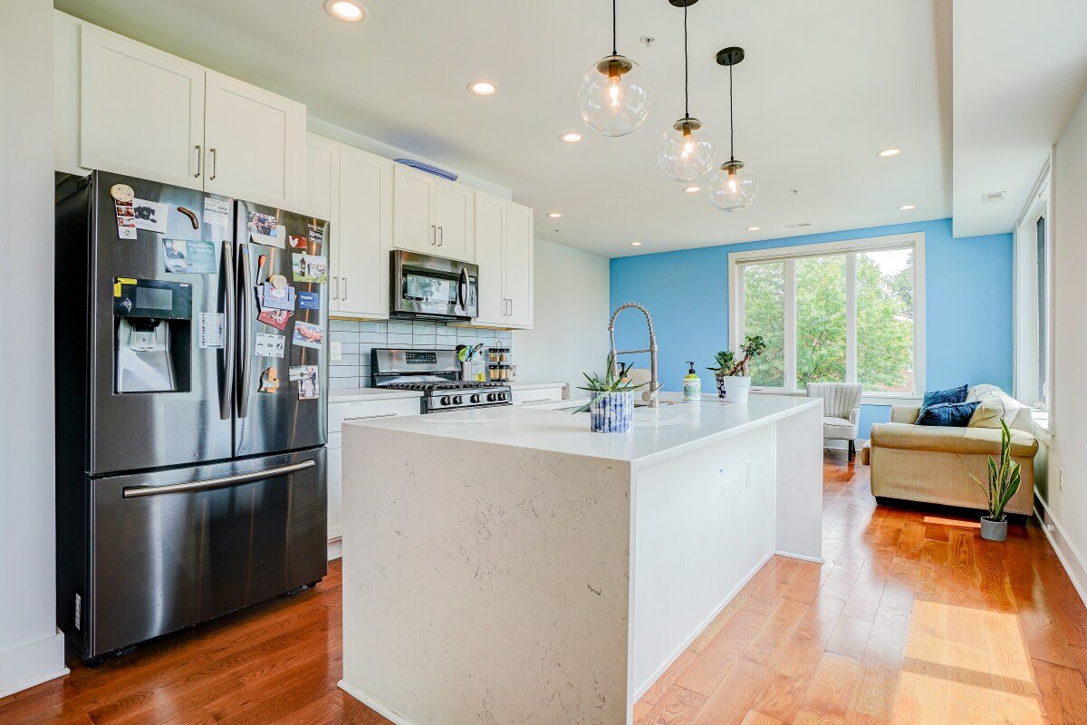 Kitchen - 800 21st St NE