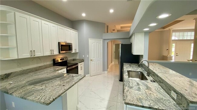 Building Photo - 4646 NW Wandering Oak Ct