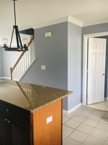 Building Photo - 2720 State St